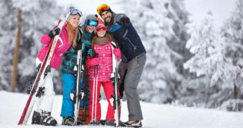 Ab in den Skiurlaub: Skiausrüstung leihen oder kaufen? (Foto-AdobeStock -231253149 luckybusiness)