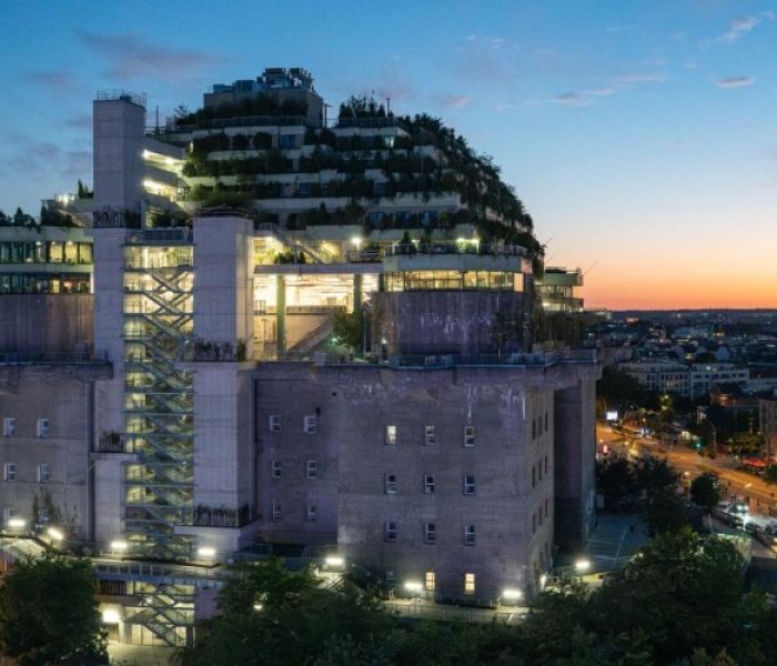 Abendstimmung über Hamburg: Der Hochbunker mit seinen begrünten (Foto: Optigrün international AG)